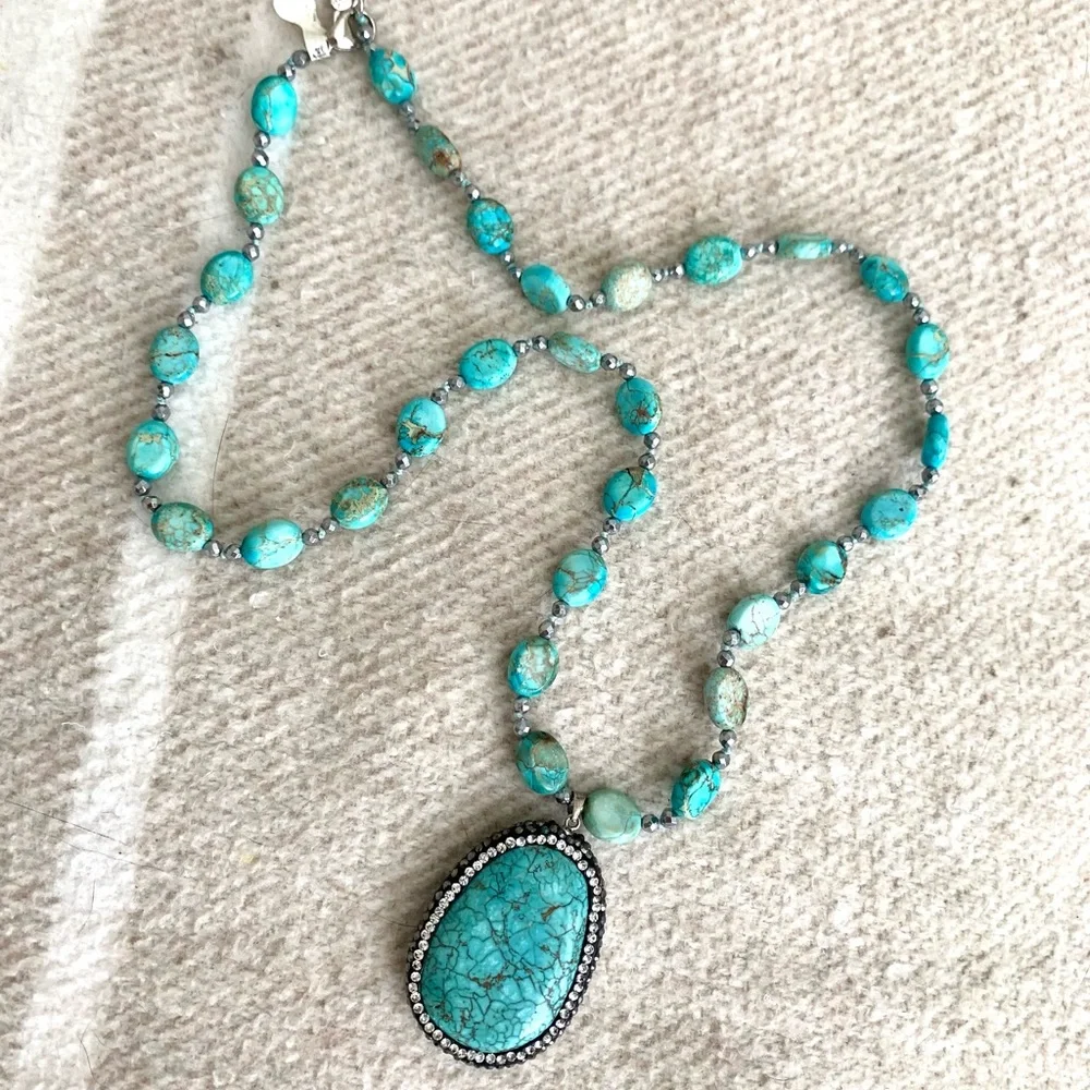 NWT Torquise Stone and Silver Beaded Necklace - Picture 2 of 8